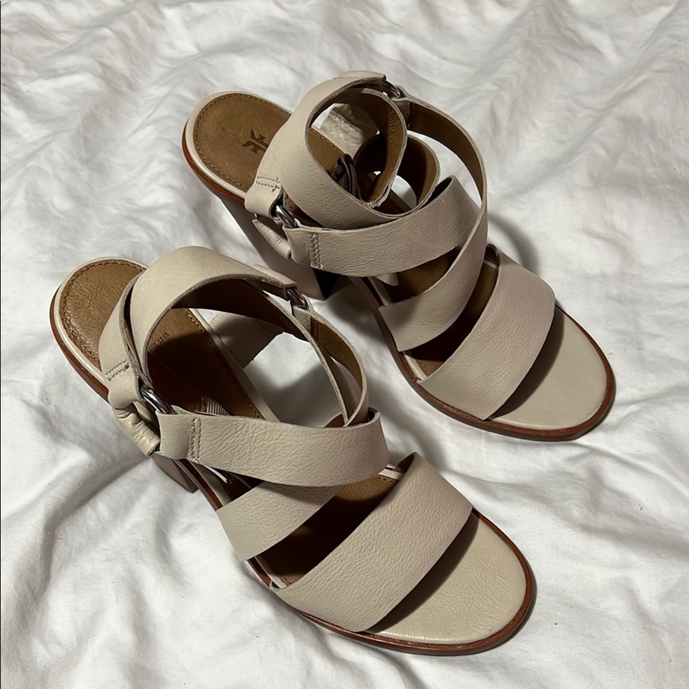 Frye Cream Sandals with Platform and Adjustable Buckle